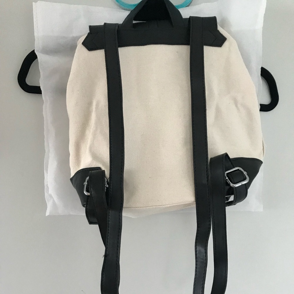 Back pack - Picture 2 of 3